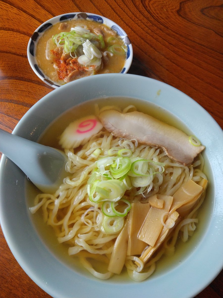 日光市倉ヶ崎、拉麺かくだや分店🎵

まだプレオープン中なのかな？
かくだやさんは栃木市のお店に行ったことがありますが、かなり前の話😅

ラーメンともつ煮小をオーダー。
佐野ラーメン系ですからあっさりですね👍
蔵八さんが流行っているように、今市市民受けするでしょう😊
美味しかったです😌