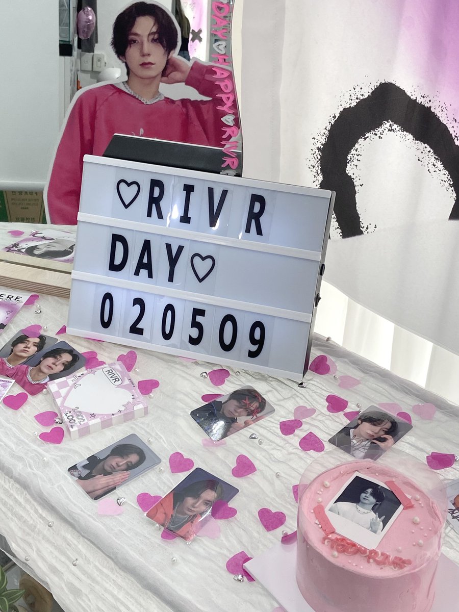tide020509's tweet photo. :¨·.·¨:
 `·. 𝙖𝙣𝙙 𝙩𝙝𝙚𝙧𝙚 𝙮𝙤𝙪 𝙬𝙚𝙧𝙚 ₊ ⊹

리버 생일카페 오픈 했습니다!
많이 놀러오세요🩷

#리버와_함께_추억 
#memories_with_rivr

#리버 #노매드 #RIVR #NOMAD https://t.co/jCtBZNrmLN