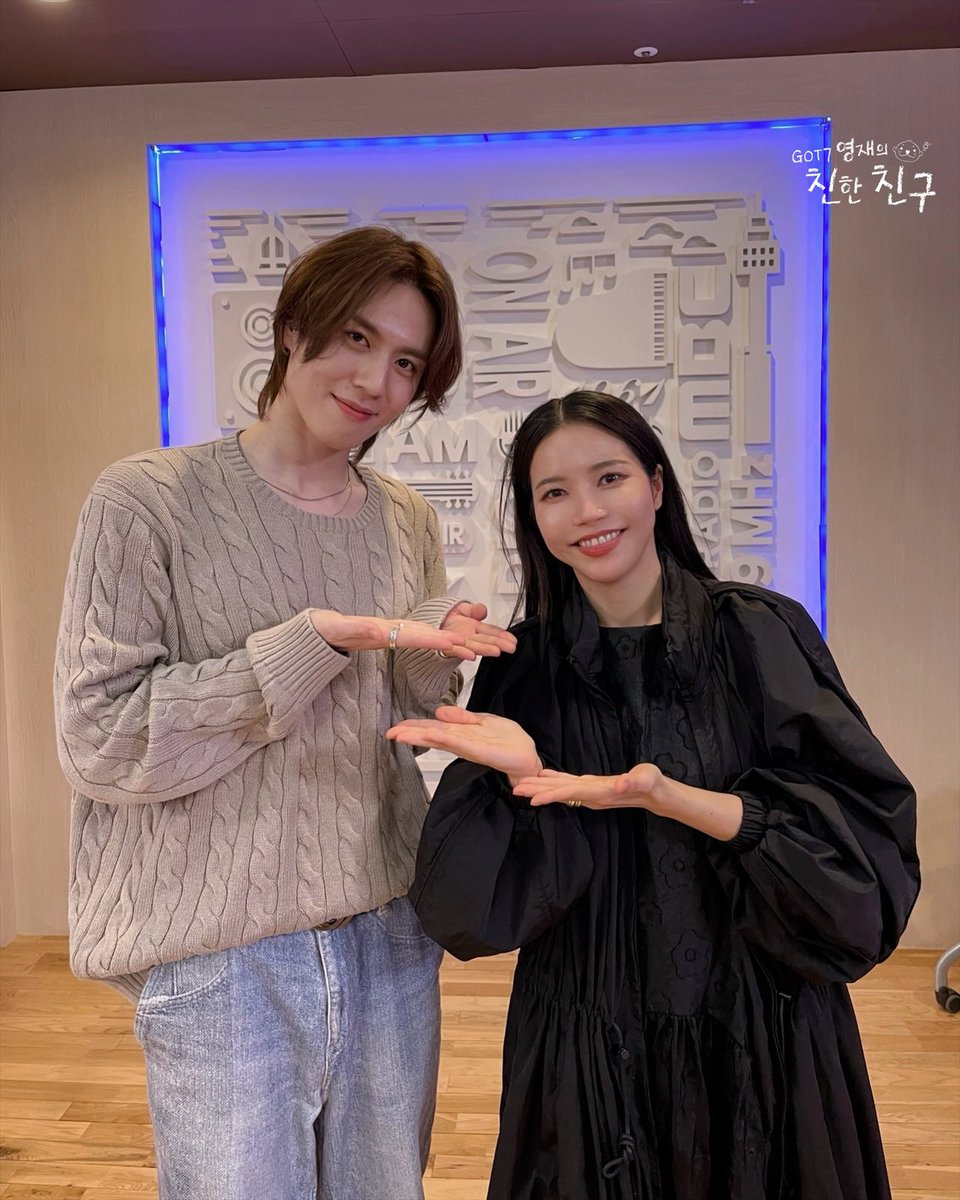 GotMooPrnt's tweet photo. #YUGYEOM and #SOLAR on Best friend radio show https://t.co/UJQ020xU91