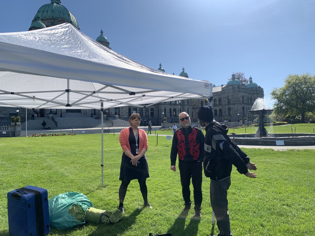 Made it to the Leg. #CRABPark residents met face to face with MLAs @NdpJoan @AdamPOlsen @BCGreens @bcndp @BrendaBaileyBC & Grand Chief Stewart Philip. @UBCIC #FirstNationsLeadershipCouncil #uncededterritories #stopthesweeps #encampments #solidarity #vicvan @RadioCanadaInfo