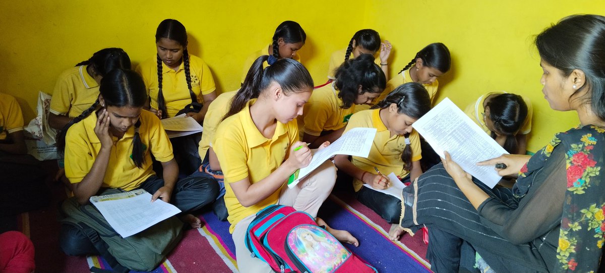 GIRLS, regardless of background, deserve access to quality education!

#YellowRooms break down barriers and provide the tools and resources needed for #girls from disadvantaged communities to thrive academically and beyond.  #EmpowerGirls #TheMomentOfLift

@melindagates