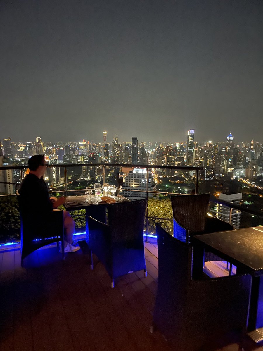 juliet_gough's tweet photo. Views from #vertigobar at #banyantree #Bangkok #holiday #Thailand #59thfloor https://t.co/fPlqiyqUE9