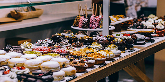As new evidence about ultra-processed foods is revealed, @IHT_Deakin's @gary_sacks & @KBackholer & @UniAuckland's Dr Sally Mackay & Dr Kathryn Bradbury say debates over ultra-processed foods shouldn't delay policies to actually improve our diets. deakin.edu.au/research/resea…