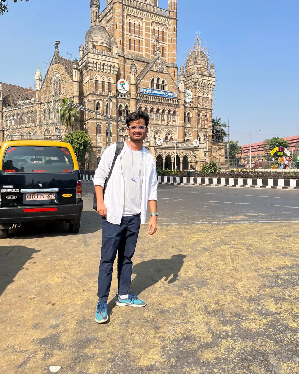 hindiwalla's tweet photo. दुनिया में जिसको जहाँ होना चाहिए
वह ठीक वहीं है,
सिवाए मेरे और तुम्हारे..... https://t.co/Jp2YQAP31m