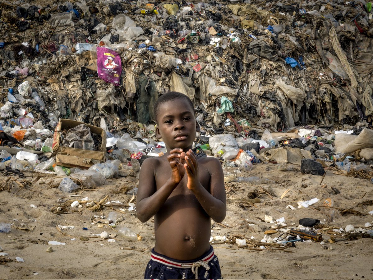 DID YOU KNOW? 🤯🤓 Plastic pollution threatens food safety and quality, human health, coastal tourism, and contributes to climate change. 📸 by @eduardo_vazquez @baessipo #Beatplasticpollution #BetheChange #SDGs #PlasticPunch 🐢🌊🅿️🥊