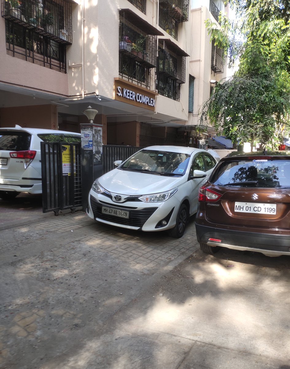 Attn @MTPHereToHelp 

What are the charges for permanent parking on footpath?

Loc: Bhandar Gully, Mahim

#FootpathAbuse