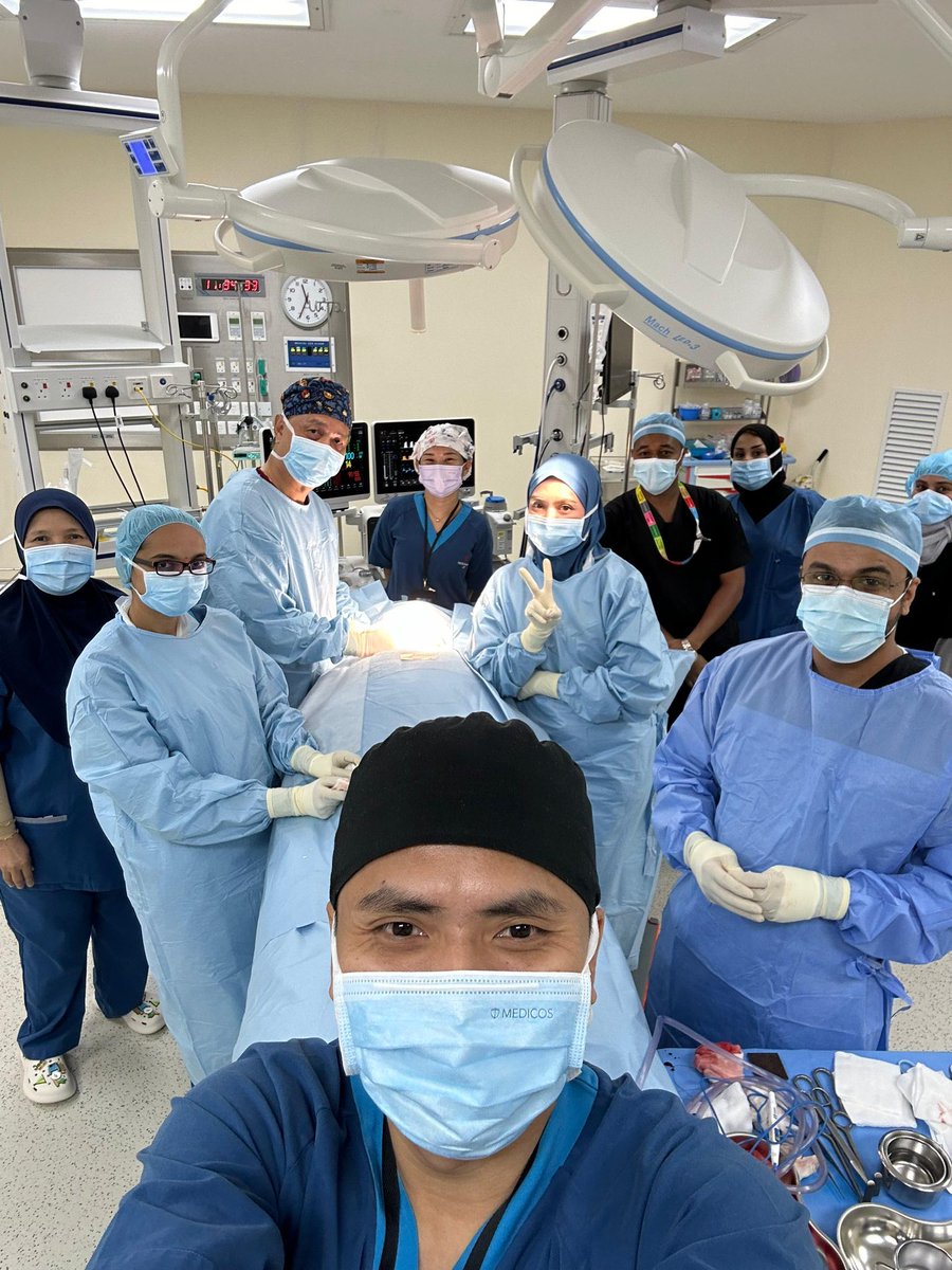 This morning we operated on a patient with large right dominant multinodular goiter. I was assisted by a team of capable staff and play host to a team from Oman led by Mr Abdullah. 12 medical staff from Oman are currently attached to UCSI Hospital. 

Our staff are the frontline