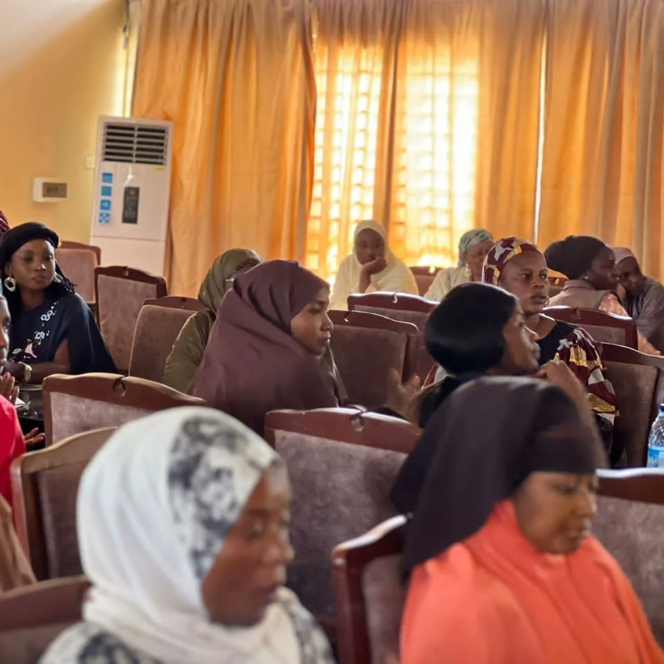 Day one of the @unwomenNG capacity building for Women Entrepreneurs on Public Procurement in Zaria. Facilitors took turns in presenting different modules on Procurement, providing a clear step by step guide to the procurement processes and how women can find opportunities.