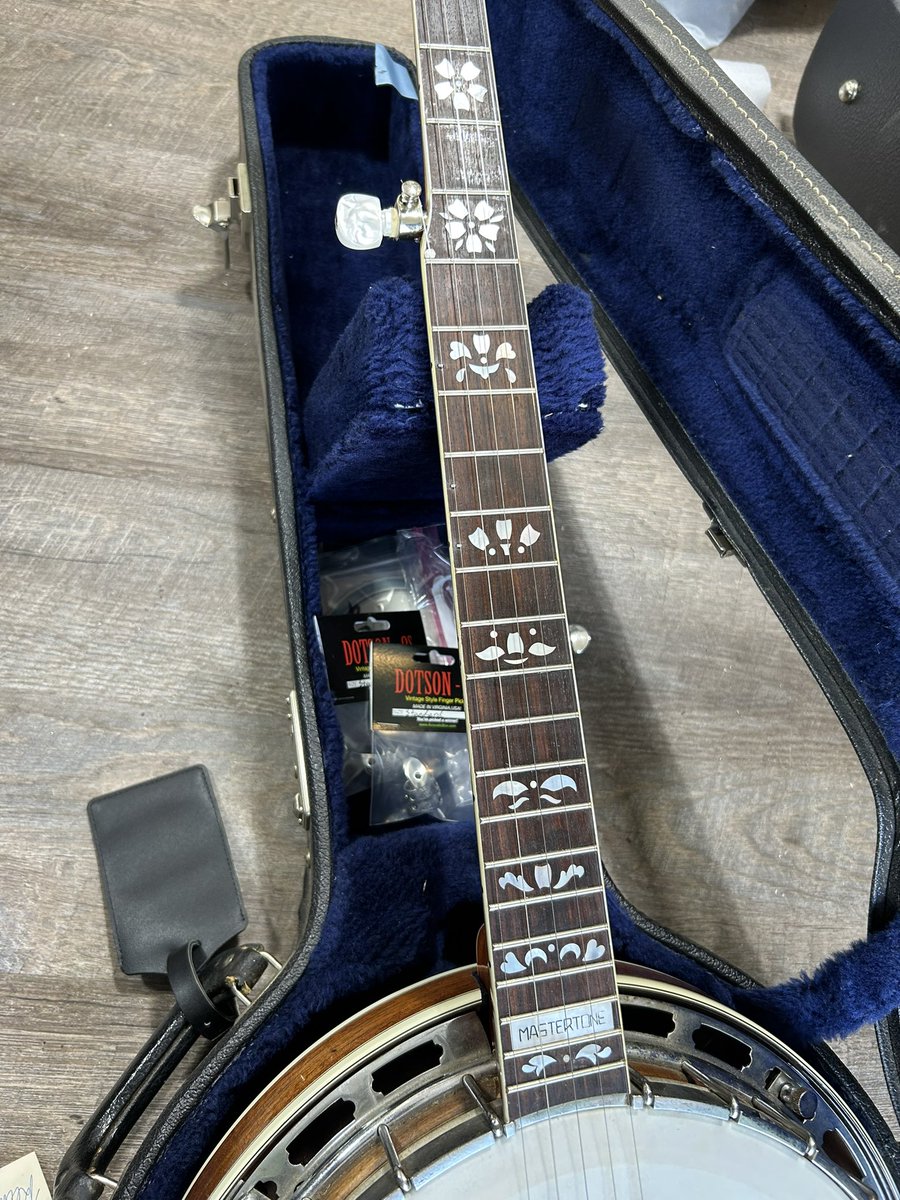willmaddoxbanjo's tweet photo. This 1929 TB-4 conversion came in with a wavy fingerboard. We removed the fingerboard, flattened the neck, refretted the fingerboard, then reinstalled the fingerboard along with the necessary binding and finish touch up. How’d we do?
#bluegrass #banjo #luthier #mastertone https://t.co/9Ofk9if4bp