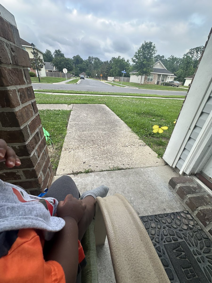 so pretty outside , imma be of them gmas who just sit on her porch