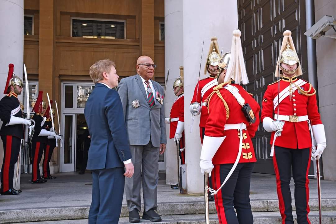 Prime Minister Hon.@slrabuka was accorded a stationary guard of honour upon arrival at the Ministry of Defence at Whitehall in the UK. The Hon. PM met with the UK’s Secretary of State For Defence, Hon. Grant Shappes MP. The visit reaffirms 🇬🇧🤝🇫🇯 strong relations & cooperation.