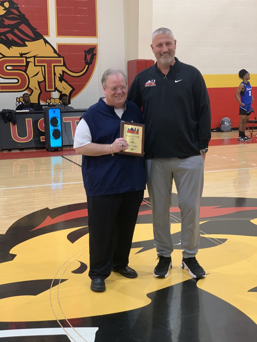 Congratulations to Coach Jimmy Duffer of Milby fame on being inducted into the @HABCA_ Hall of Honor. 2004 consensus National Champion Coach. Coach started his career at Broadway Baptist in @TAPPSbiz @Milby_HS @MilbyBasketball #BuffsforLife