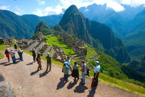 Perú apunta a ser el primer destino turístico de Latinoamérica al 2030. @MINCETUR plantea meta de recibir 4.4 millones de turistas extranjeros este año ow.ly/SIam50RzYeE