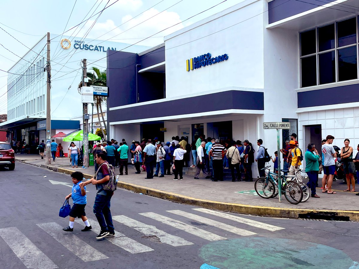 I talked to many Salvadoreños and none of them understand #Bitcoin. @Bukele gave every citizen a @chivowallet loaded with $30 but 0 education. A lot of work needs to be done in that regard. Meanwhile, folks rather queue at the bank branch for $hitcoins.