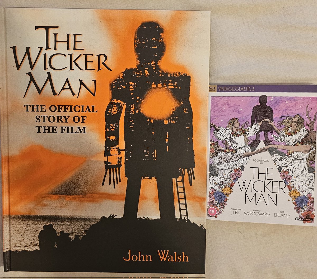 Despite everything, I had a lovely delivery today. I did not expect this book to be so bloody mahoosive and TBH I'm happy with the blu and not the 4K #TheWickerMan 

(@Charlot61886066 bought from our friend 'Brad' - bloody have to watch it now 😘)