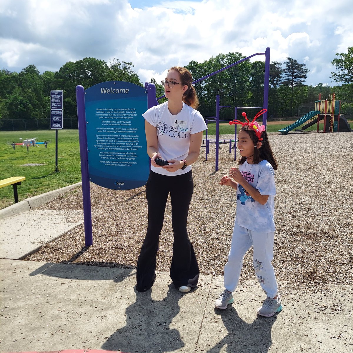 Hands on engineering with @RebeccaGiuntolli from LED lights to drones!!! Thank you <a href="/deafkidscode/">Shireen Hafeez</a> for giving our Ss this amazing opportunity!!! <a href="/PWCSNews/">PWCS</a> <a href="/j_r_straight/">Jessica Bushey</a> <a href="/CIT_PWCS/">Dani Hall</a>