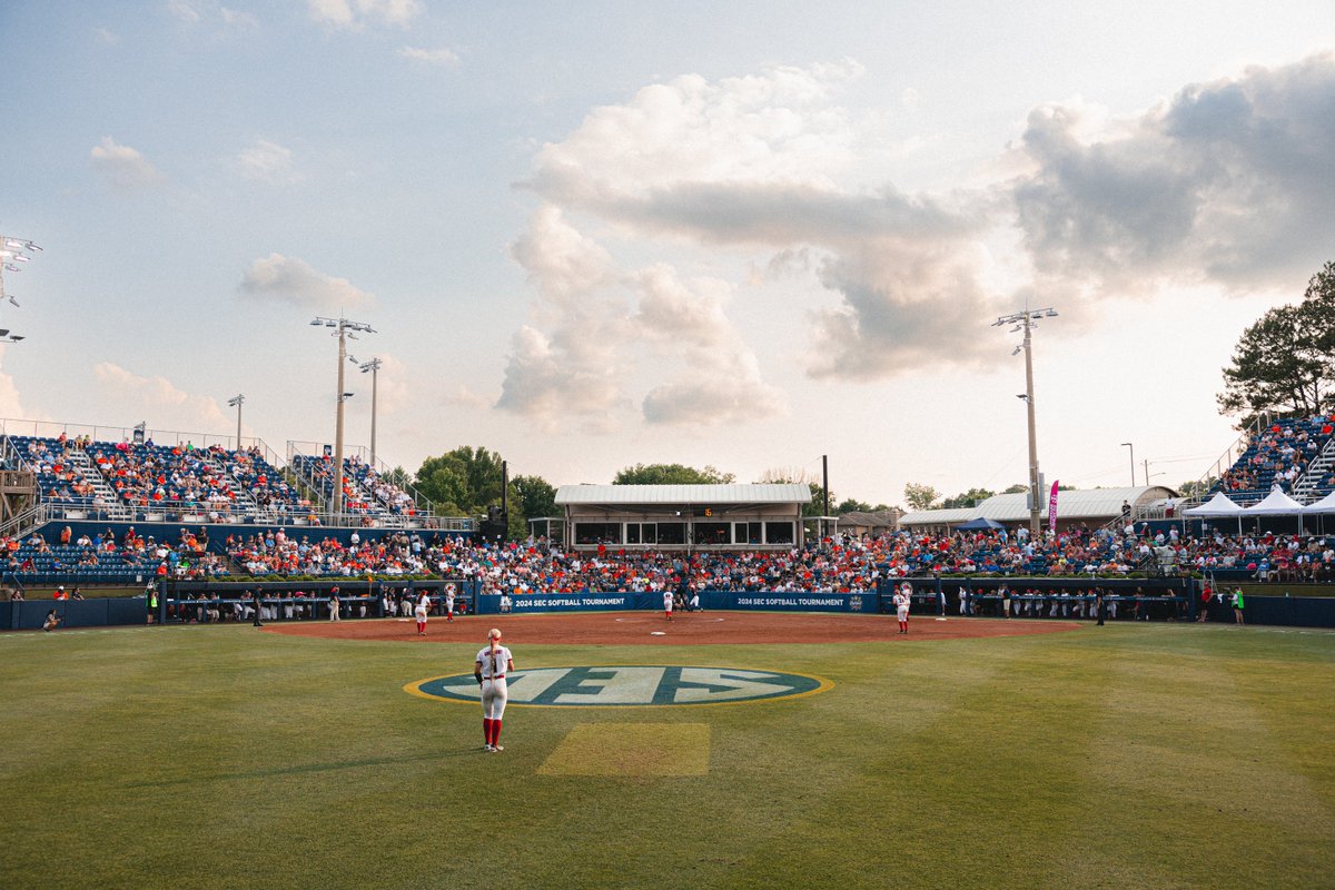 Softball scenes. U N D E F E A T E D 👌 #SECSB x #SECTourney