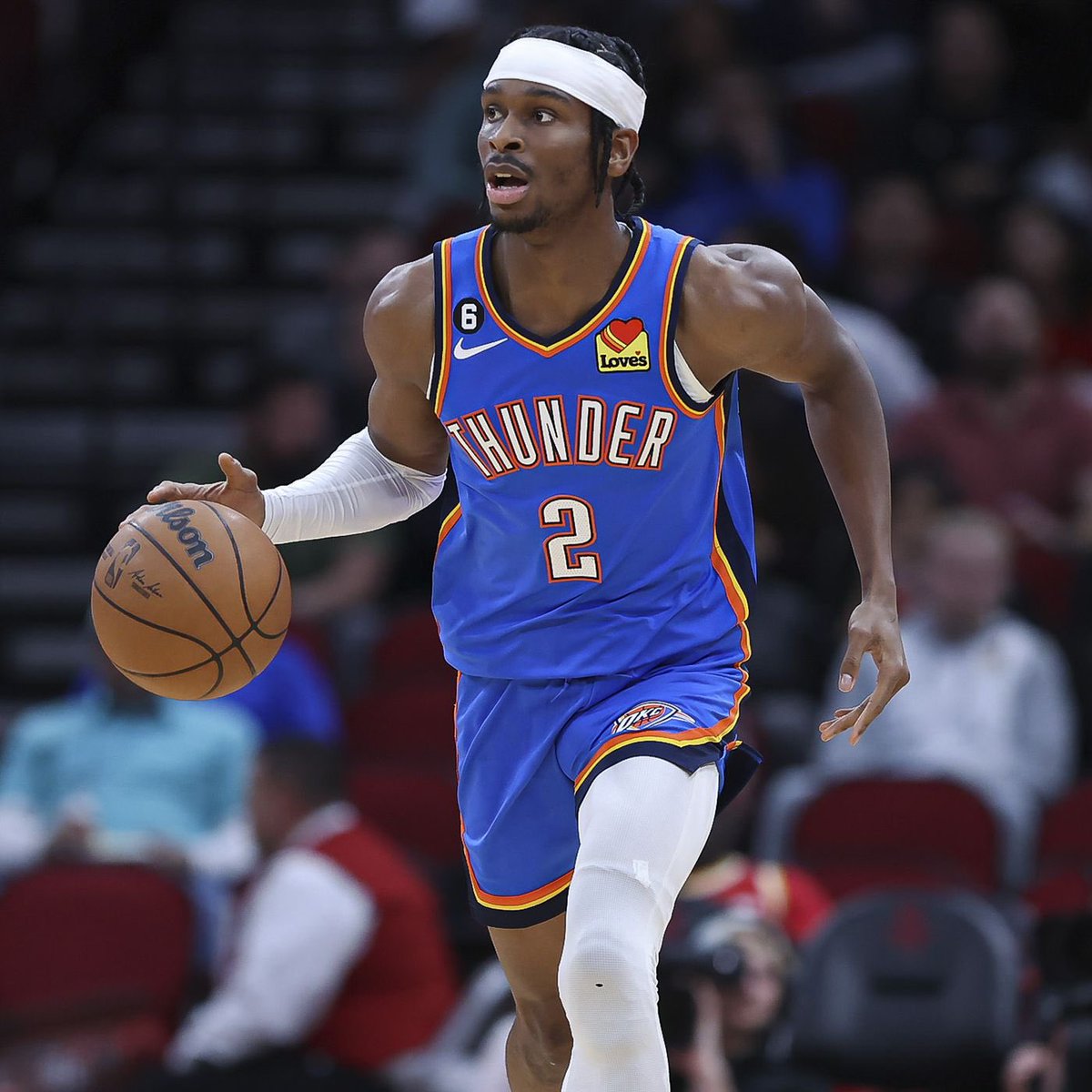 NBACARTALK's tweet photo. It’s about time we discredit the bum ass media and the @nba MVP award it has never meant best player in the league it’s always been and should stand for “Media iNvested Player”, the robbed Shai blind with that great season 🔥🔥 even Luka should of won before him #number1seed https://t.co/tHr5npuCHc