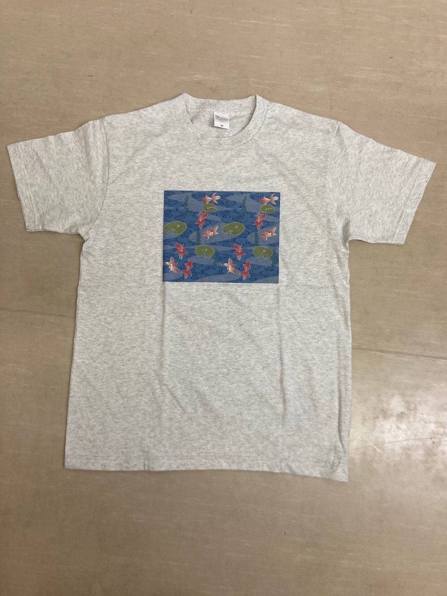alga_jp's tweet photo. 最近写真やフルカラーの注文が増えたので卓上型DTFプリンターを導入。フルカラーはトナー転写を使っていましたがDTFの方が発色も良いのでフルカラーの注文は今後DTFに変えていきます。A3程度の大きさまで対応。
製版の必要がないので1枚からも対応。
#オリジナルTシャツプリント #1枚からプリント https://t.co/nCQXQ2ypts