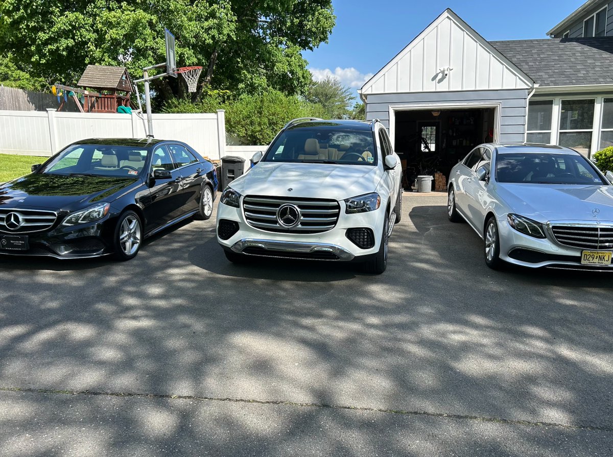 Home is where the Mercedes-Benz fleet resides. Generations of loyalty, excellence, and timeless luxury. 🏡✨ 
.
.
.
#mercedesbenzofparamus #mbusa #BrandLoyalty #MercedesBenz #luxurycars #carshopping #luxurycars #luxurybrand #paramus #paramusnj #MercedesFamily #LegacyOfLuxury