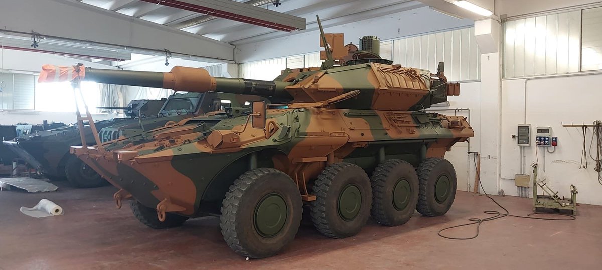 The first @exercitooficial (🇧🇷) Centauro II has broken cover in her Brazilian green-brown camouflage.

Brazil ordered 98x from Italy's (🇮🇹) Iveco in November of 2022.