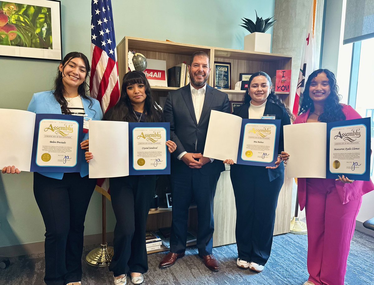My congratulations and appreciation to these participants in the @HOPELatinas Youth Leadership Program and for being involved Tuesday in Latina Action Day 2024 in Sacramento. #LatinaActionDay