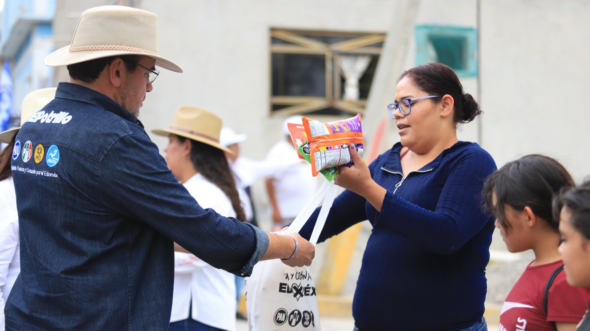 En #Acolman nos encontramos con las vecinas y vecinos de #SanPedroTepetitlán, nos dieron su confianza y nos pidieron trabajar para resolver sus necesidades y así lo haremos #SinTantoRollo, con Ivón Roldán.

#ElPotrillo 🐴
#FuerzaYCorazónPorElEdoméx