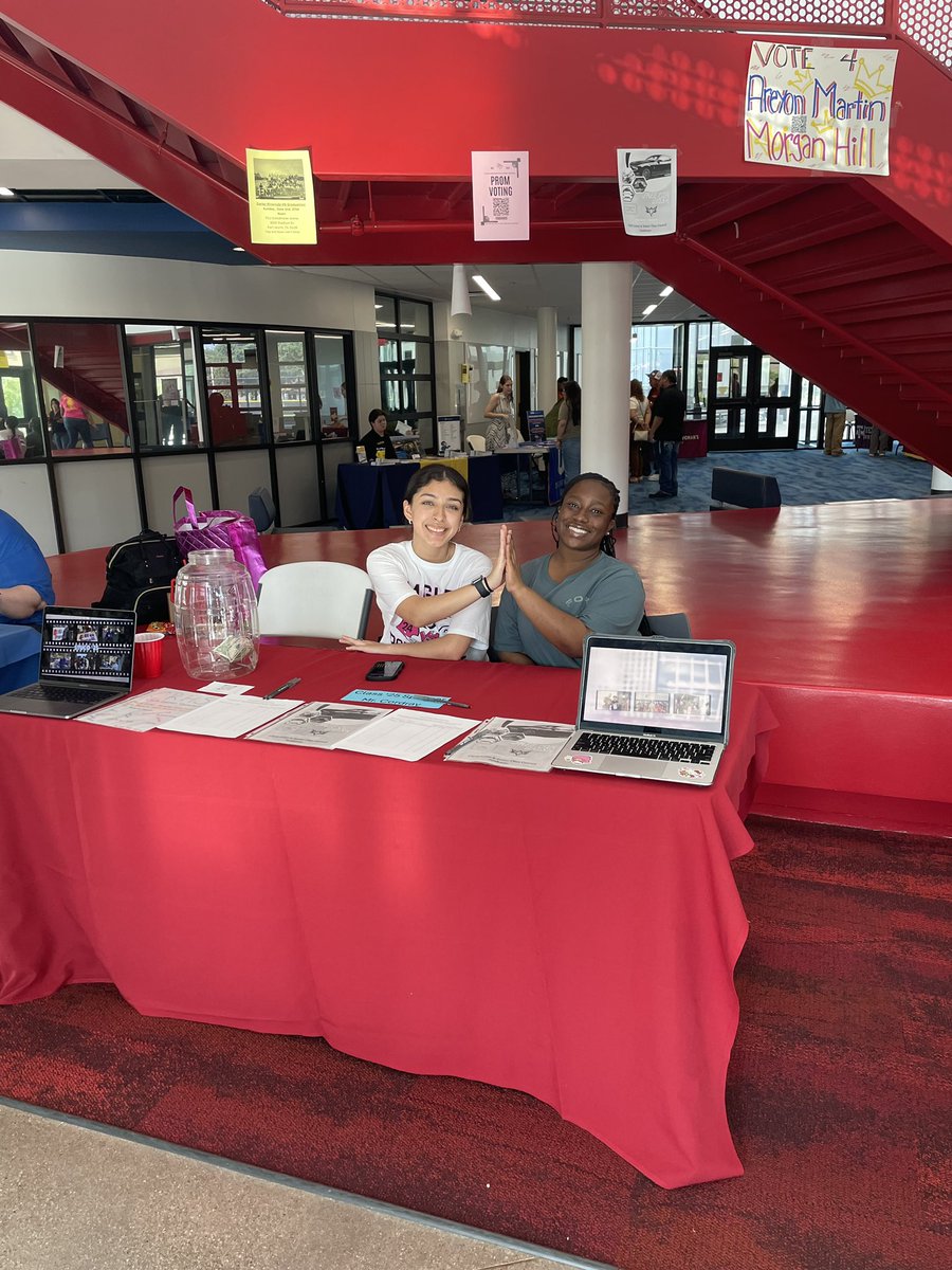CRiversideHS's tweet photo. What an incredible turnout at the Junior Night event at CRHS! Thank you to all the universities and organizations that participated and made it a huge success. Let's continue to inspire and empower our future leaders together! #CarterNation #CRHSClassof2025 #OneFortWorth https://t.co/c5TNwAPtzl