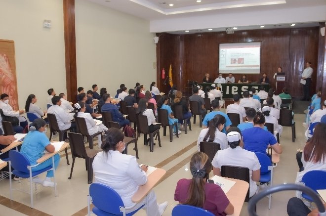 LosRiosIESS's tweet photo. #IESSteInforma | 👩‍🏫 Con el aval de la Universidad Técnica de Babahoyo, el departamento de Docencia e Investigación del Hospital de Babahoyo realiza el Tercer Congreso de Actualizaciones Clínico Quirúrgicas dirigido a profesionales de la salud en sus diferentes especialidades. 🩺 https://t.co/5ycWHQKQPM