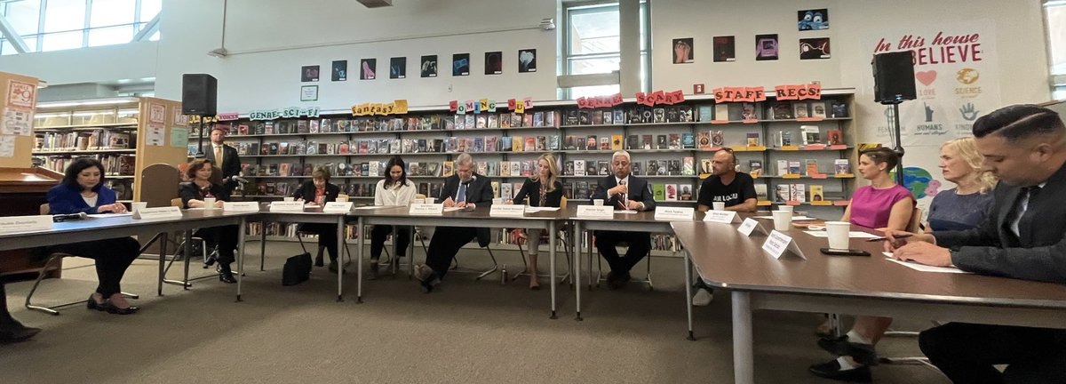 Today @JenSiebelNewsom, @SecVilsack and @agsecross visited @LASchools highlighting CA’s leadership in #SchoolMealsforAll

Visit started with a listening session on the transformational impact of school meals and #FarmtoSchool connecting children to CA grown foods 
1/