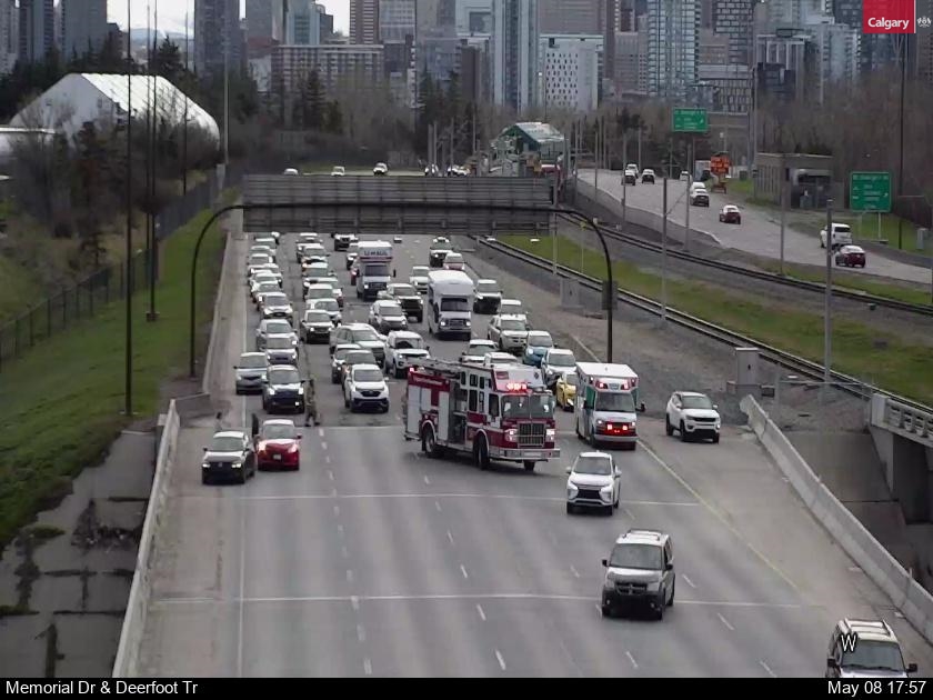 ALERT: Traffic incident on EB Memorial Dr approaching Deerfoot Tr NE, blocking the right lane.   #yyctraffic #yycroads