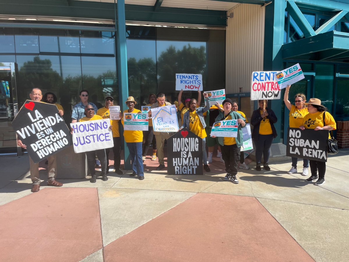CalOrganize's tweet photo. Today our #PittsburgCA ACCE chapter submitted over 4,000 signatures to add a Renter Protection Package, which includes #RentControl, #JustCause and Tenant Anti-Harassment #TAHO to the November ballot! ๐ณ
#HousingIsAHumanRight #HomesNotTents https://t.co/7f68Henv2Z