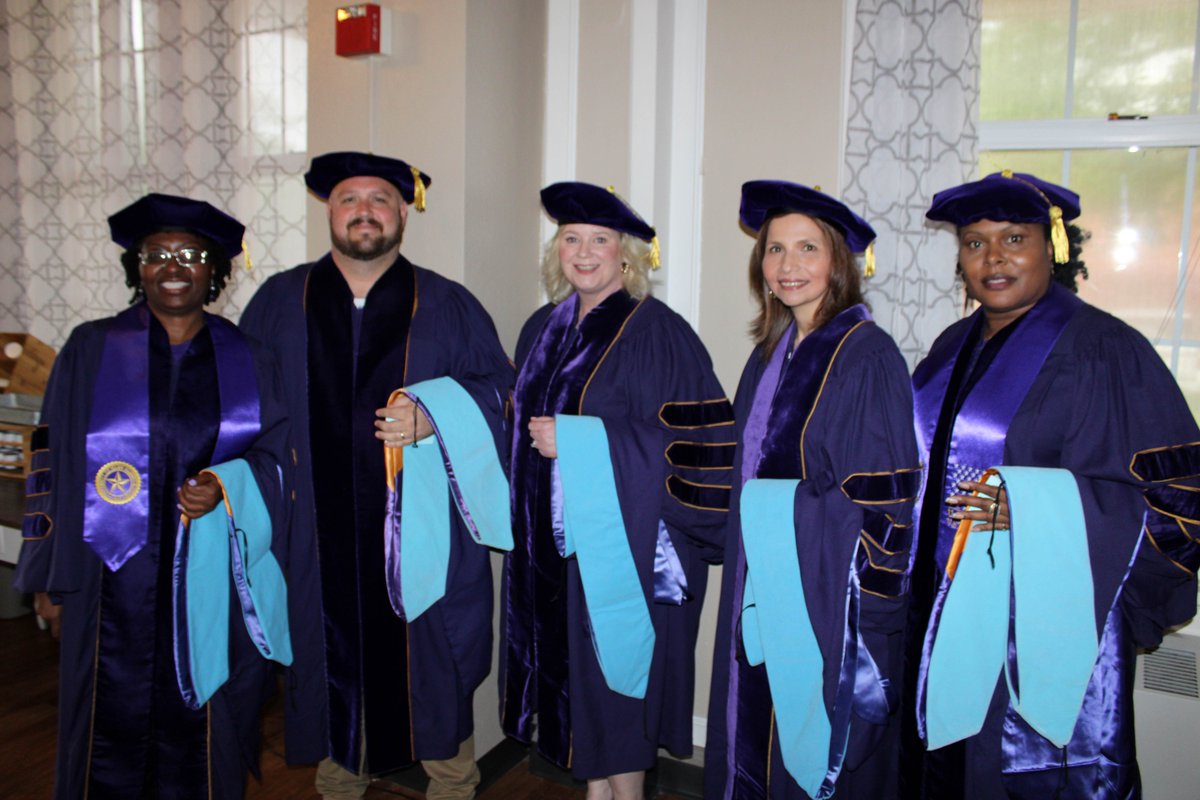 UMHB_COE's tweet photo. The Hooding Ceremony is a unique tradition at UMHB, and we send our many congratulations to our Doctor of Education students.  We are thankful you selected our university to pursue your terminal degree and wish you all much success!

#LeadOnPurpose #CollegeOfEducation https://t.co/jRKPBWAqdu