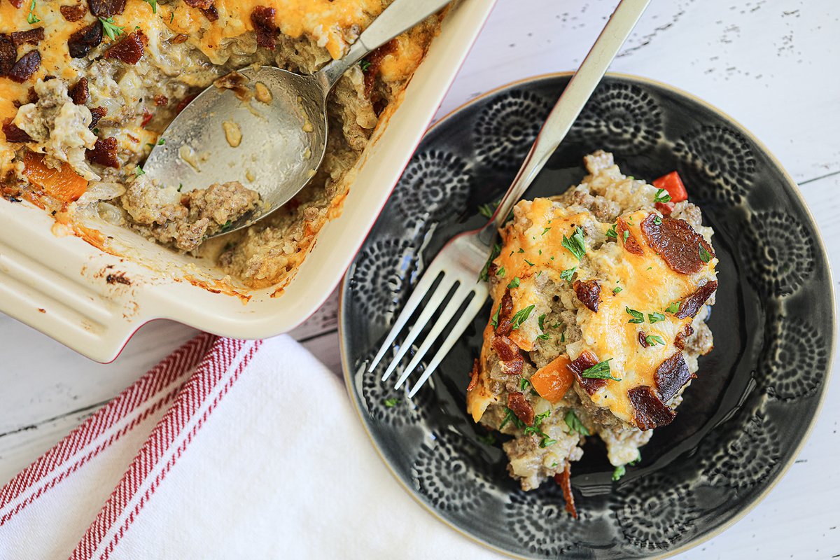 This recipe for Cheeseburger Pie is the best easy weeknight casserole you didn’t even know you needed. Recipe at my substack newsletter. Subscribe for free: annavocino.substack.com/p/cheeseburger…