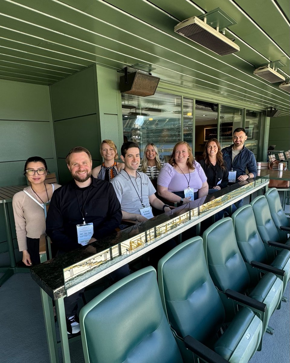 Krause_Group's tweet image. Our marketing team was back at Lambeau Field today for the @ExpInbound Conference! 🏈 It was great joining fellow local marketers in attending this learning experience! 💡 #expinbound