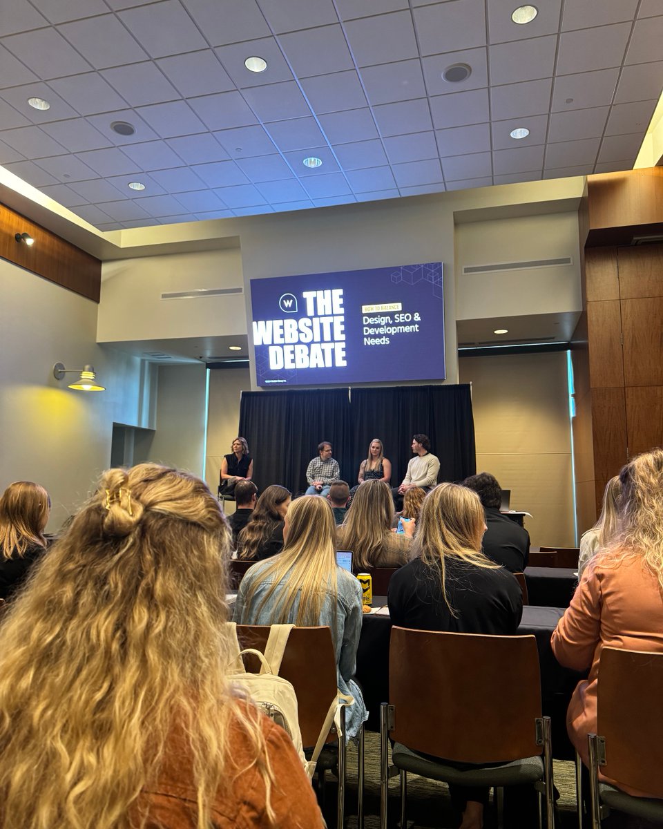Krause_Group's tweet image. Our marketing team was back at Lambeau Field today for the @ExpInbound Conference! 🏈 It was great joining fellow local marketers in attending this learning experience! 💡 #expinbound