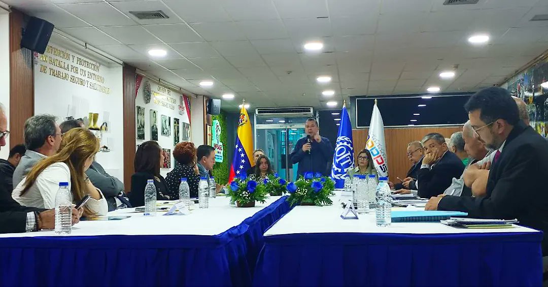 #EnFotos📸 || Reunión Plenaria del Mundo del Trabajo.

Plan de Acción 4ta Sesión del Foro de Diálogo Social de Organizaciones de trabajadores y empleadores.

<a href="/NicolasMaduro/">Nicolás Maduro</a>
<a href="/delcyrodriguezv/">Delcy Rodríguez</a>

#NadieDetieneAlPuebloValiente