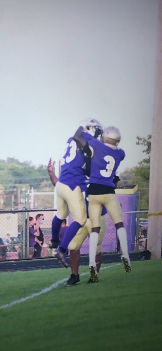 Taysolomond1's tweet photo. 🏈❤️ https://t.co/ETWLEZDj5G