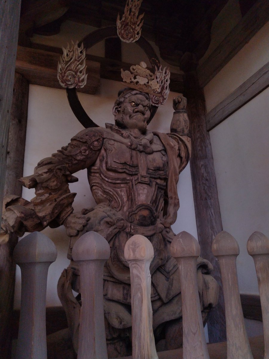 elta1024's tweet photo. 湖東三山の西明寺。本堂後陣の仏像群がお目あてです。開門前に着きましたが、もう並んでいらっしゃる方が多数！さすが紅葉の時期！仏様は拝観される方が少なくゆっくりと拝まさせて頂きました https://t.co/FmgvsOKTH6