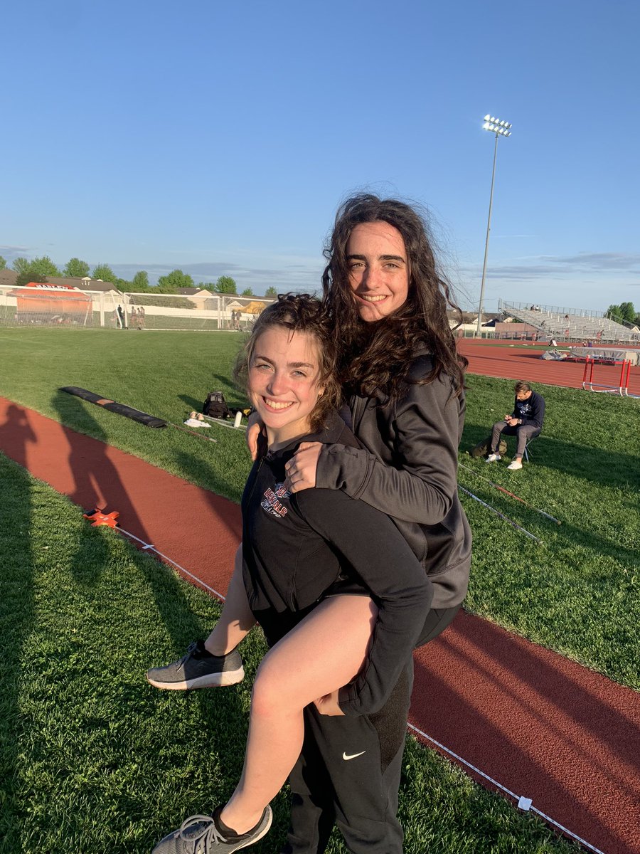 Make that two more qualifiers! Pole Vault goes 1-2 With Joscelyn Dieckman your sectional champion in 3.73 and Alyssa Tumminaro in second jumping 2.97! <a href="/1barbathletics/">DeKalb Barbs</a>