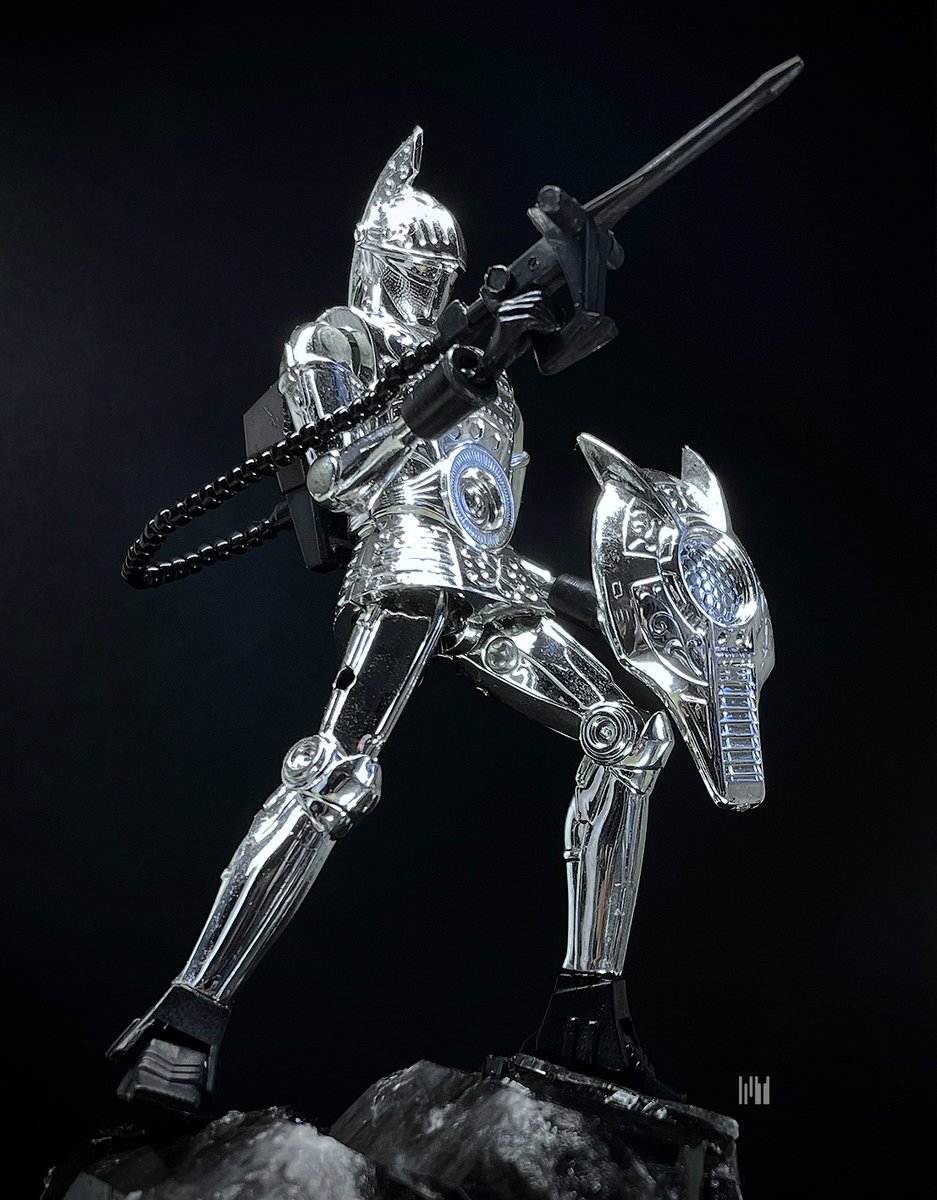 ミクロナイト、持ってたしお気に入りだったし大事にしてたので情緒が