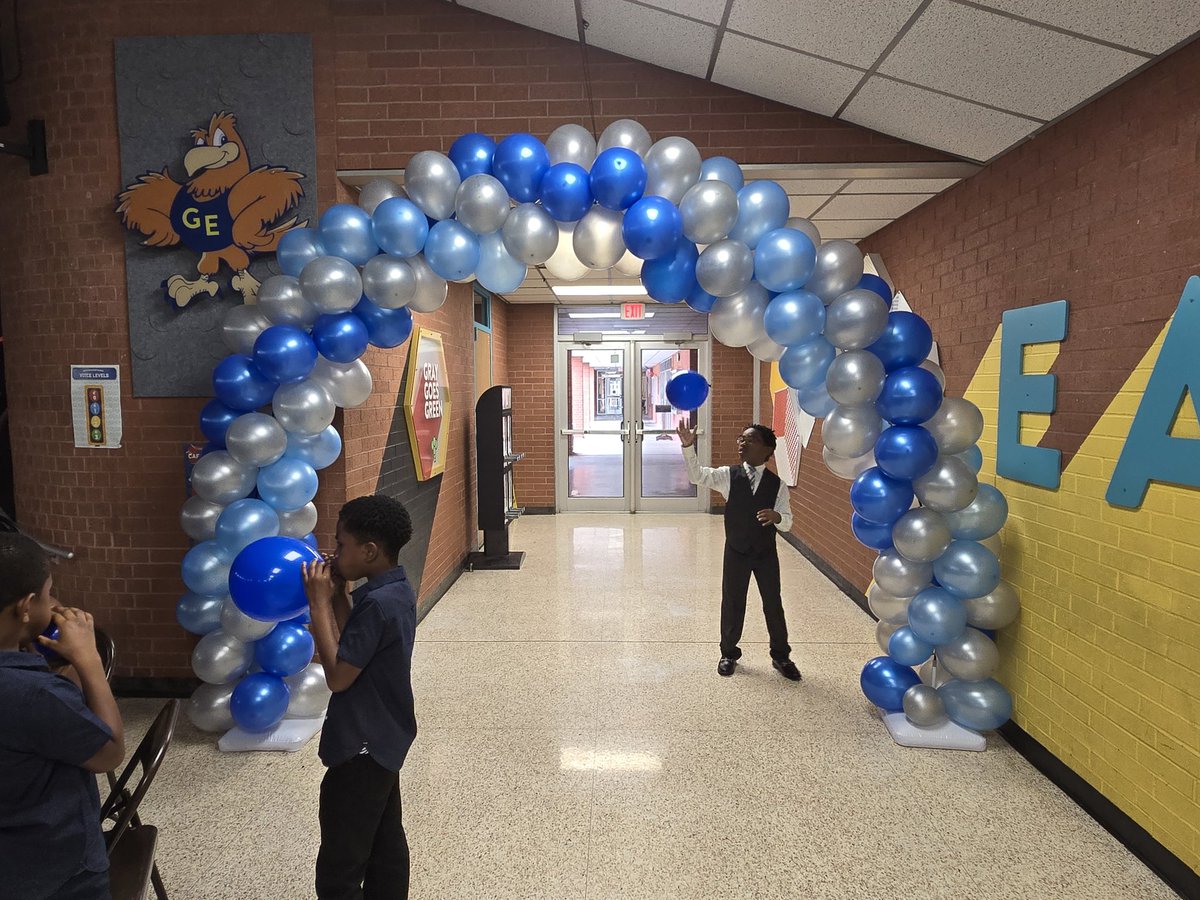 almayeskitt's tweet image. Mother/Son Dance was so nice! Shout out to Gray&apos;s F.A.C.E liason, @Monrosales24 @GrayES_AISD #grayelementary #findthegood
