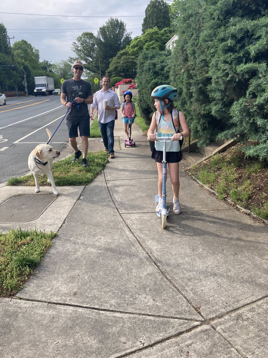 What an amazing turnout for @APSTaylor Walk, Bike and Roll to school day today. Students were carrying flowers for their teachers for Teacher Appreciation Week 🌹🪻🌸🌺🌷💙🧡 @APSHPEAthletics @walkrollschool @SuptDuran