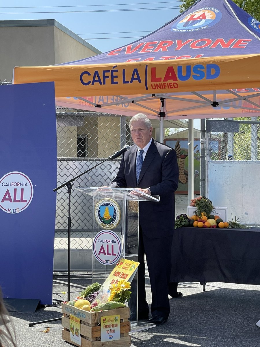 @CAFoodBanks @Ecoliteracy @NextGen_Policy @kattaylor @CDFAnews @LASchools @schoolmeals4all @TonyThurmond @CaliforniaSNA @agsecross @JenSiebelNewsom @GavinNewsom .@SecVilsack “Not enough to be fed, gotta be fed well” lifting up CA leadership on #SchoolMealsforAll #FarmtoSchool and meal nutrition standards. Now let’s keep it going with #SummerEBT #SUNBucks providing $120 over the summer to eligible children!