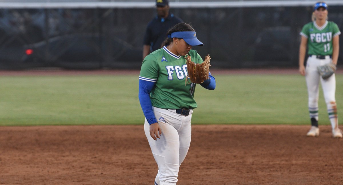 🚨𝙄𝙉𝙎𝙄𝘿𝙀𝙍 𝙄𝙉𝙁𝙊🚨 On Angie's arm, there is one simple instruction: 𝘾𝙃𝙀𝙀𝘾𝙃 '𝙀𝙈 😤 MID 6 | FGCU 1, UNA 0 #WingsUp | #ASUNSBChampionships