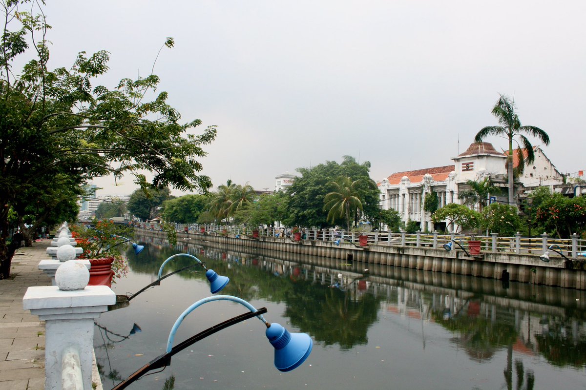 Callejeando por Yakarta, Indonesia 🇮🇩 en el año 2012. #alldaytraveling #amoviajar #aroundtheworld #beautifuldestinations #placestogo #letsgosomewhere #instavacation #igtraveller #igworldtrip #igglobalclub #greatphoto #yakarta #indonesia #batavia