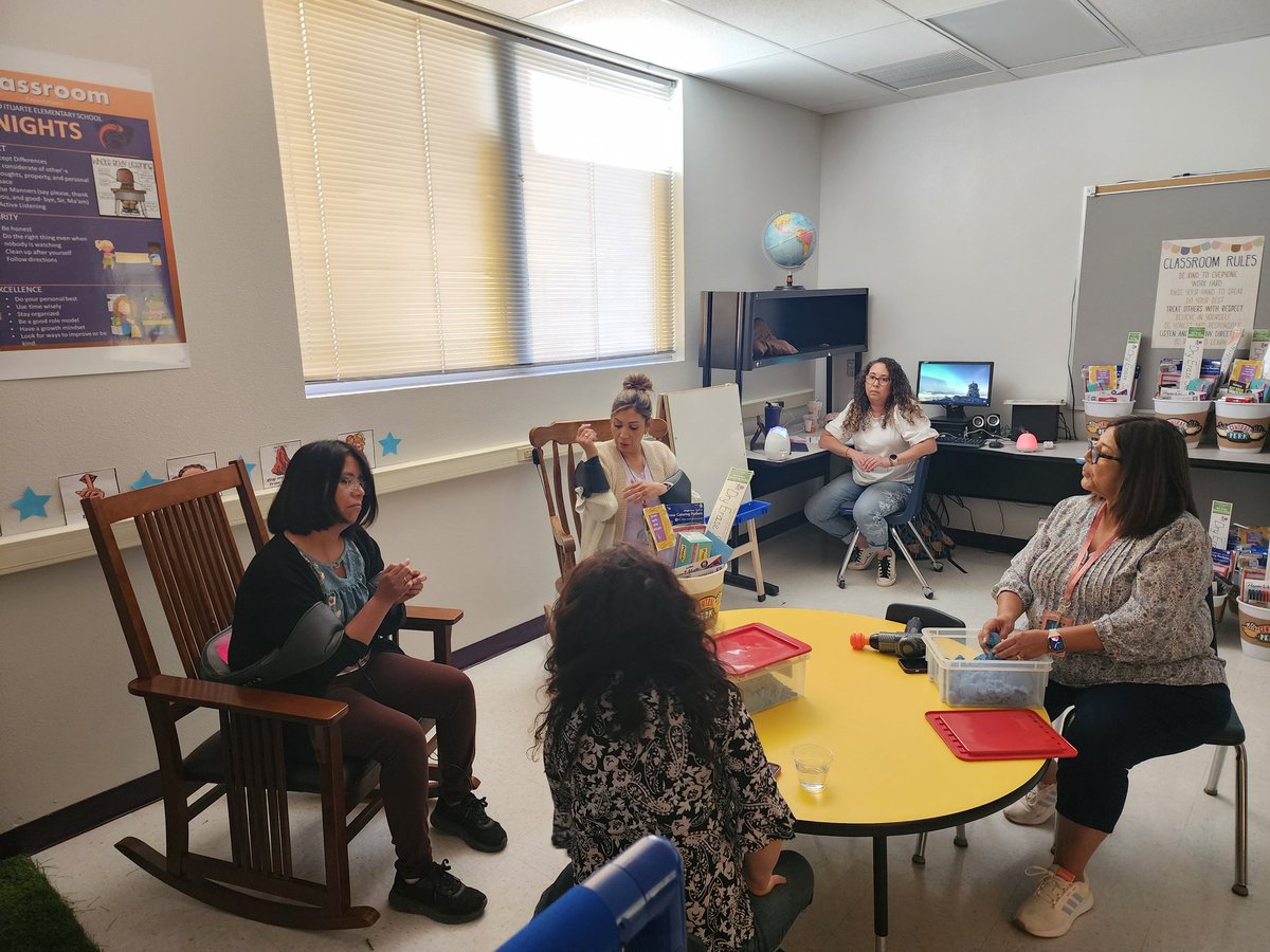 YRomero_ESS's tweet image. Mid week relaxation station with charcuterie cups, cucumber water, massages, and coloring. Hoping your day with filled with love and pampering. #TeamSISD #ItsAnItuarteThing