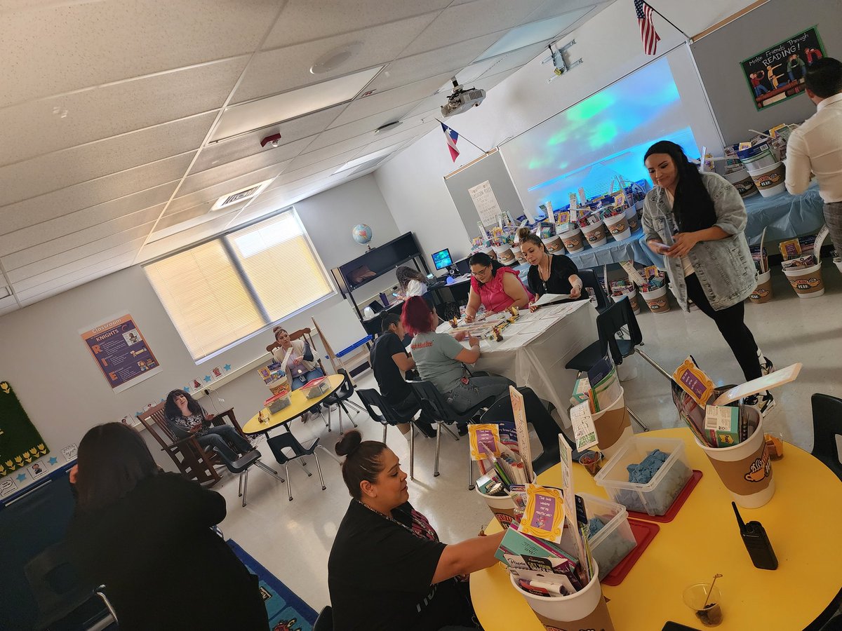 YRomero_ESS's tweet image. Mid week relaxation station with charcuterie cups, cucumber water, massages, and coloring. Hoping your day with filled with love and pampering. #TeamSISD #ItsAnItuarteThing
