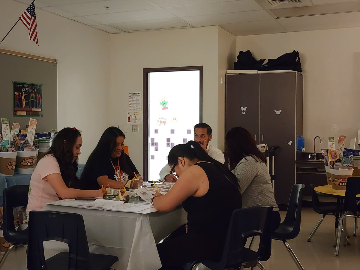 YRomero_ESS's tweet image. Mid week relaxation station with charcuterie cups, cucumber water, massages, and coloring. Hoping your day with filled with love and pampering. #TeamSISD #ItsAnItuarteThing