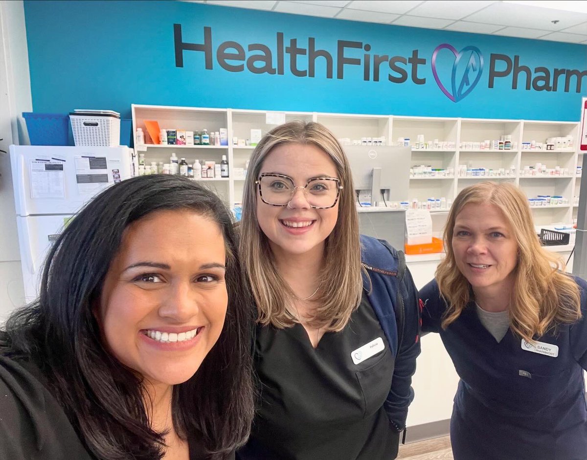 CdnPharmChief's tweet photo. Moms with new babies.
Catching a prescribing error.
Finding humour in the chaos.
Discovering new drugs.
Receiving the fax you’re waiting for. 
Problem solving with the receptionist. 
Patients that love to chat.
Today I was reminded that being in the #pharmacy makes my ❤️ happy!! https://t.co/uFoXhm6M1u